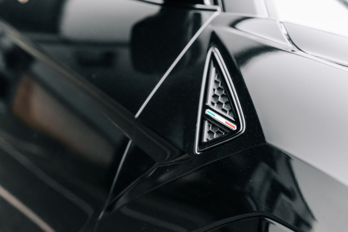 Lamborghini Urus V8