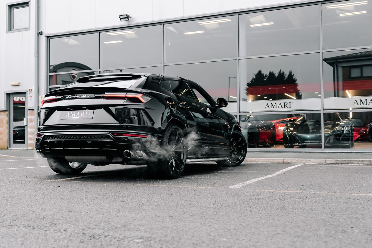Lamborghini Urus V8