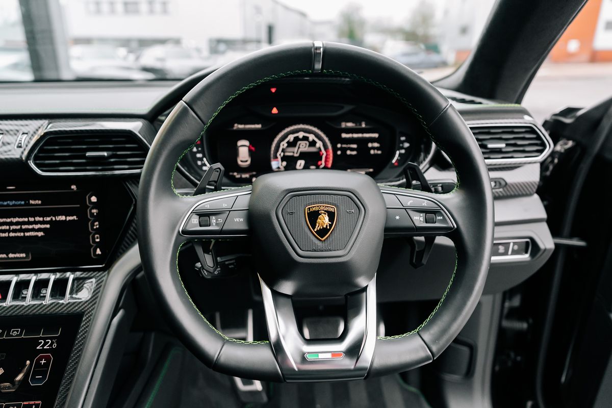 Lamborghini Urus V8
