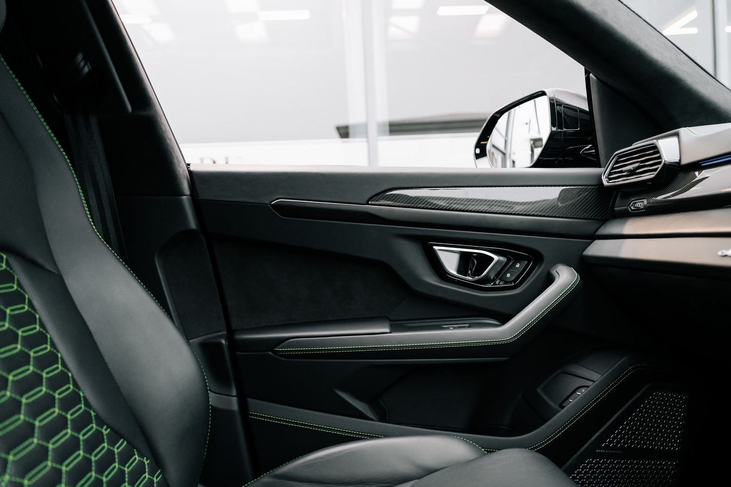 Lamborghini Urus V8