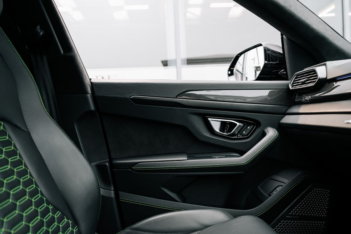 Lamborghini Urus V8