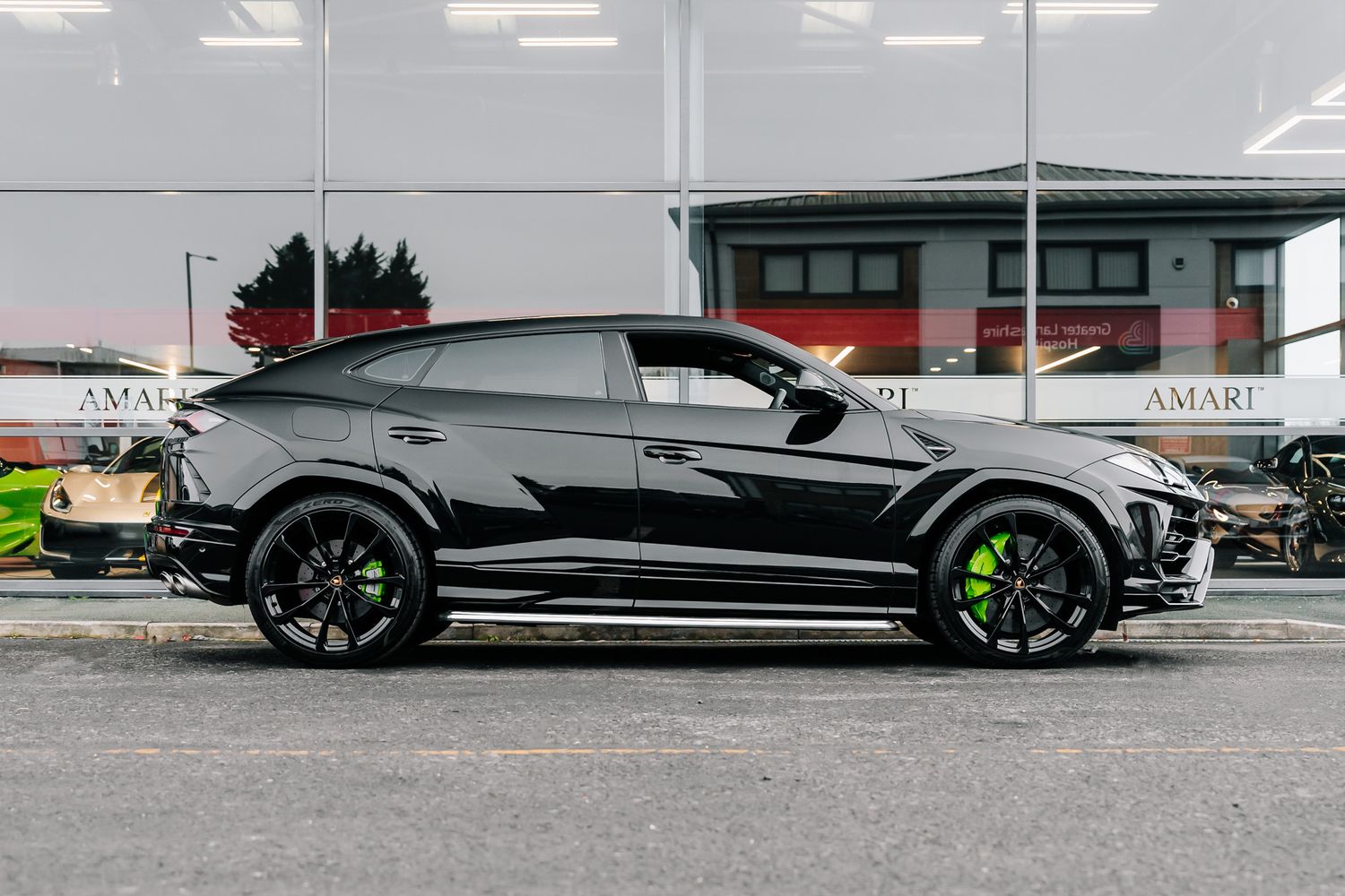 Lamborghini Urus V8