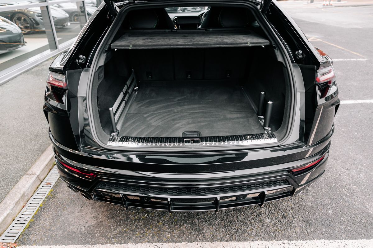 Lamborghini Urus V8