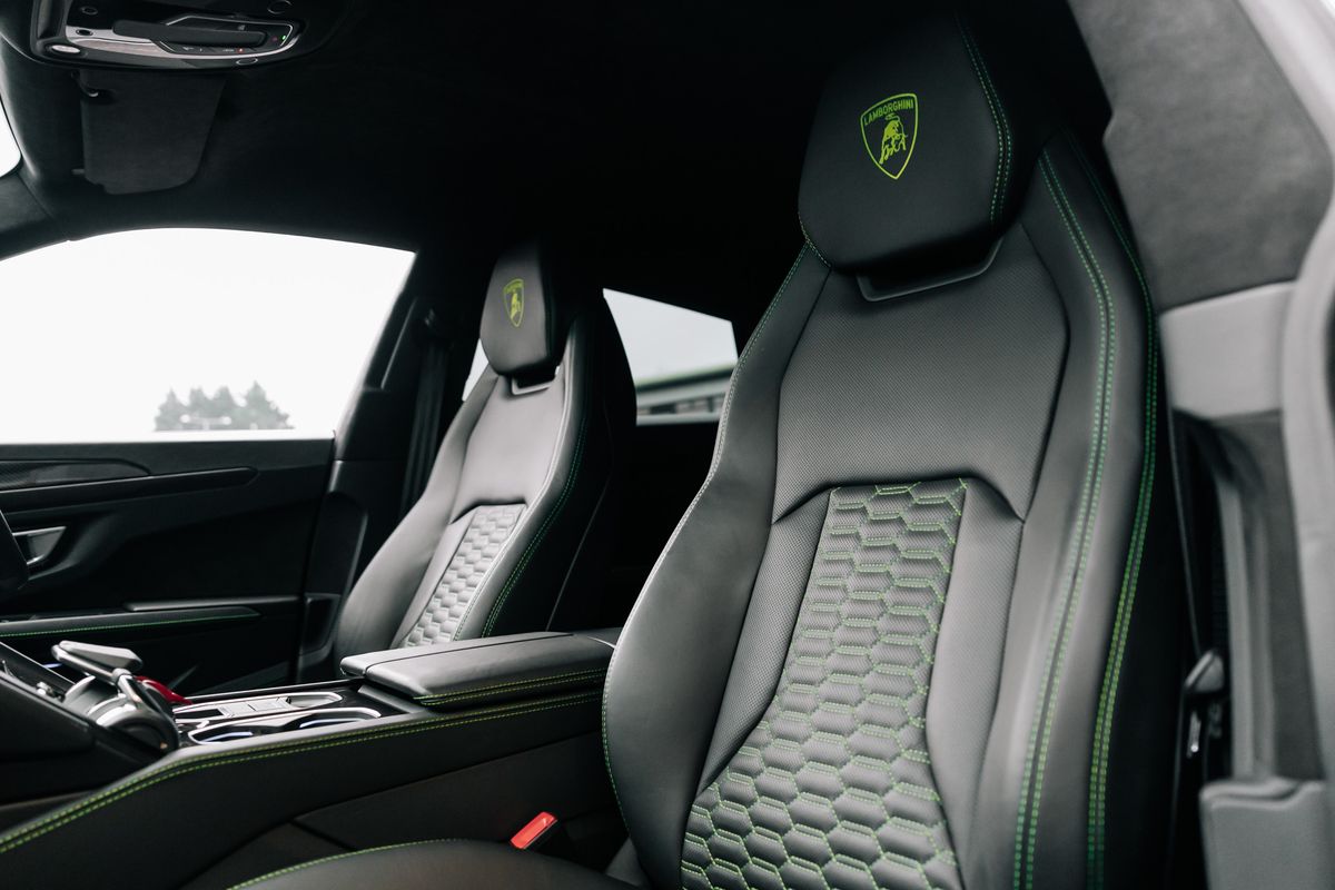 Lamborghini Urus V8