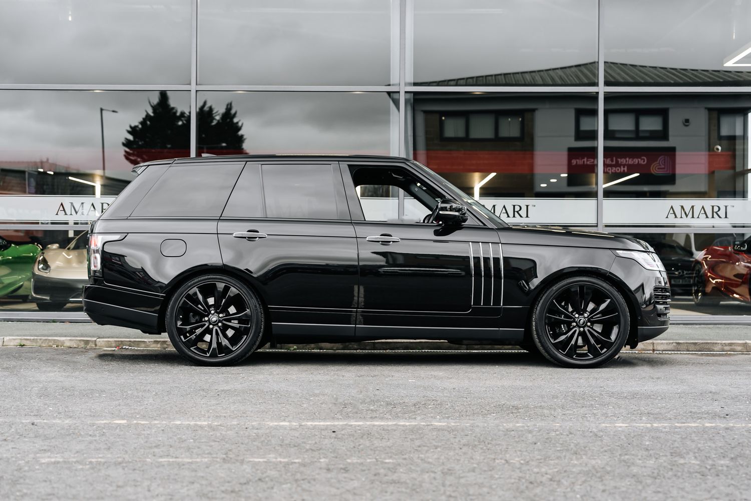 Land Rover Range Rover SVAutobiography Range Rover SV Autobiography Dynamic Black Auto