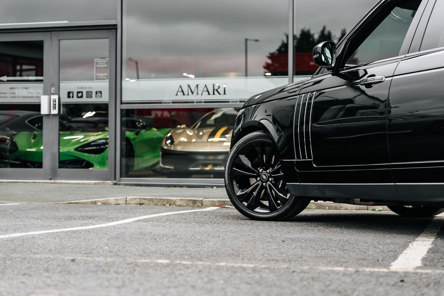 Land Rover Range Rover SVAutobiography Range Rover SV Autobiography Dynamic Black Auto