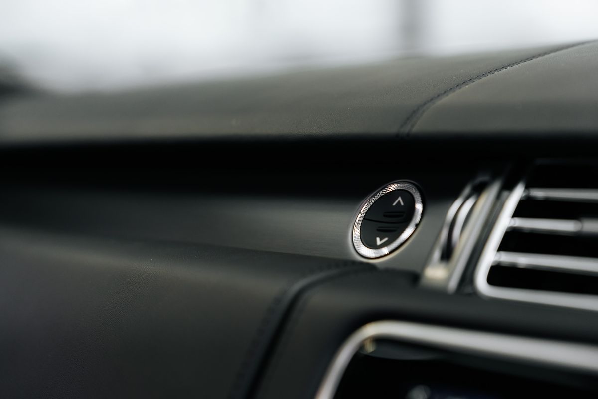 Land Rover Range Rover SVAutobiography Range Rover SV Autobiography Dynamic Black Auto