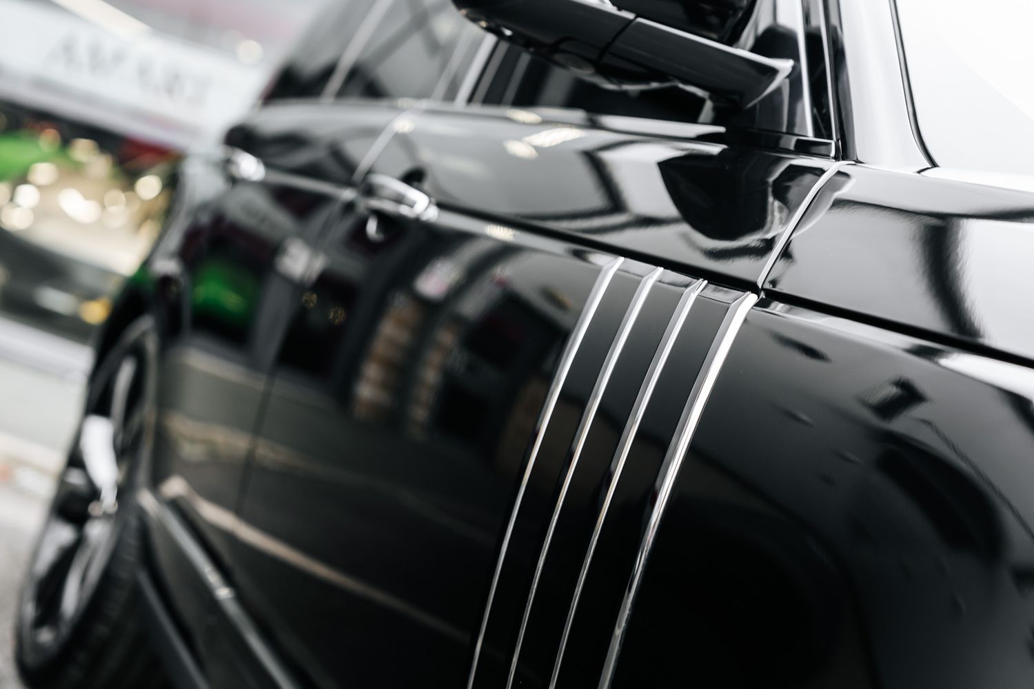 Land Rover Range Rover SVAutobiography Range Rover SV Autobiography Dynamic Black Auto