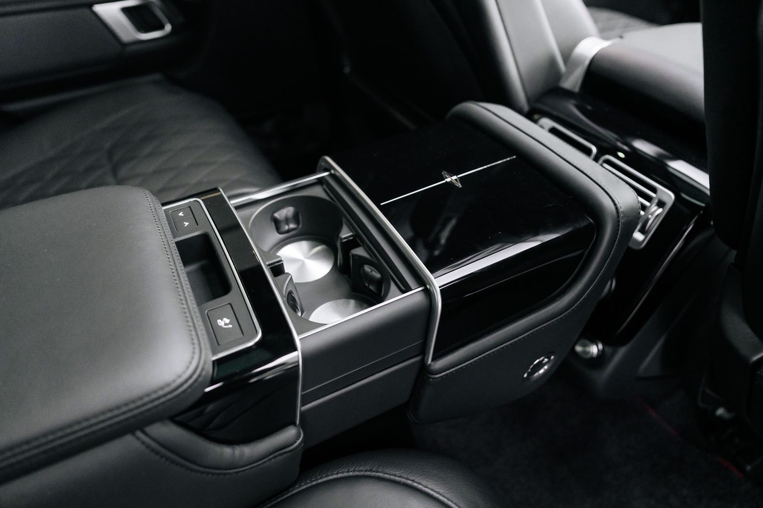 Land Rover Range Rover SVAutobiography Range Rover SV Autobiography Dynamic Black Auto