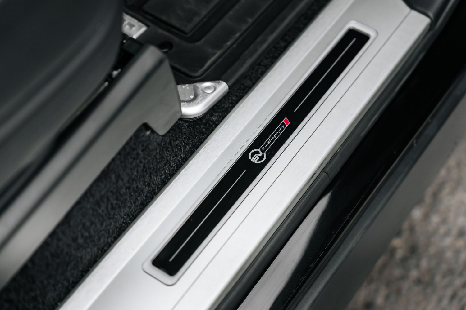 Land Rover Range Rover SVAutobiography Range Rover SV Autobiography Dynamic Black Auto