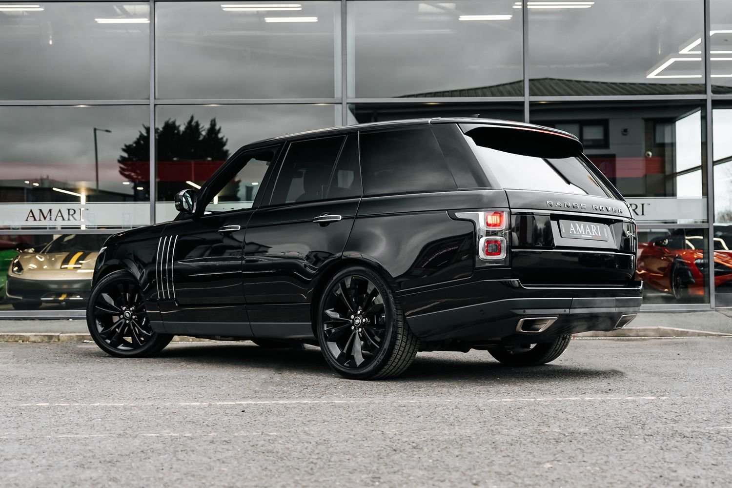 Land Rover Range Rover SVAutobiography Range Rover SV Autobiography Dynamic Black Auto