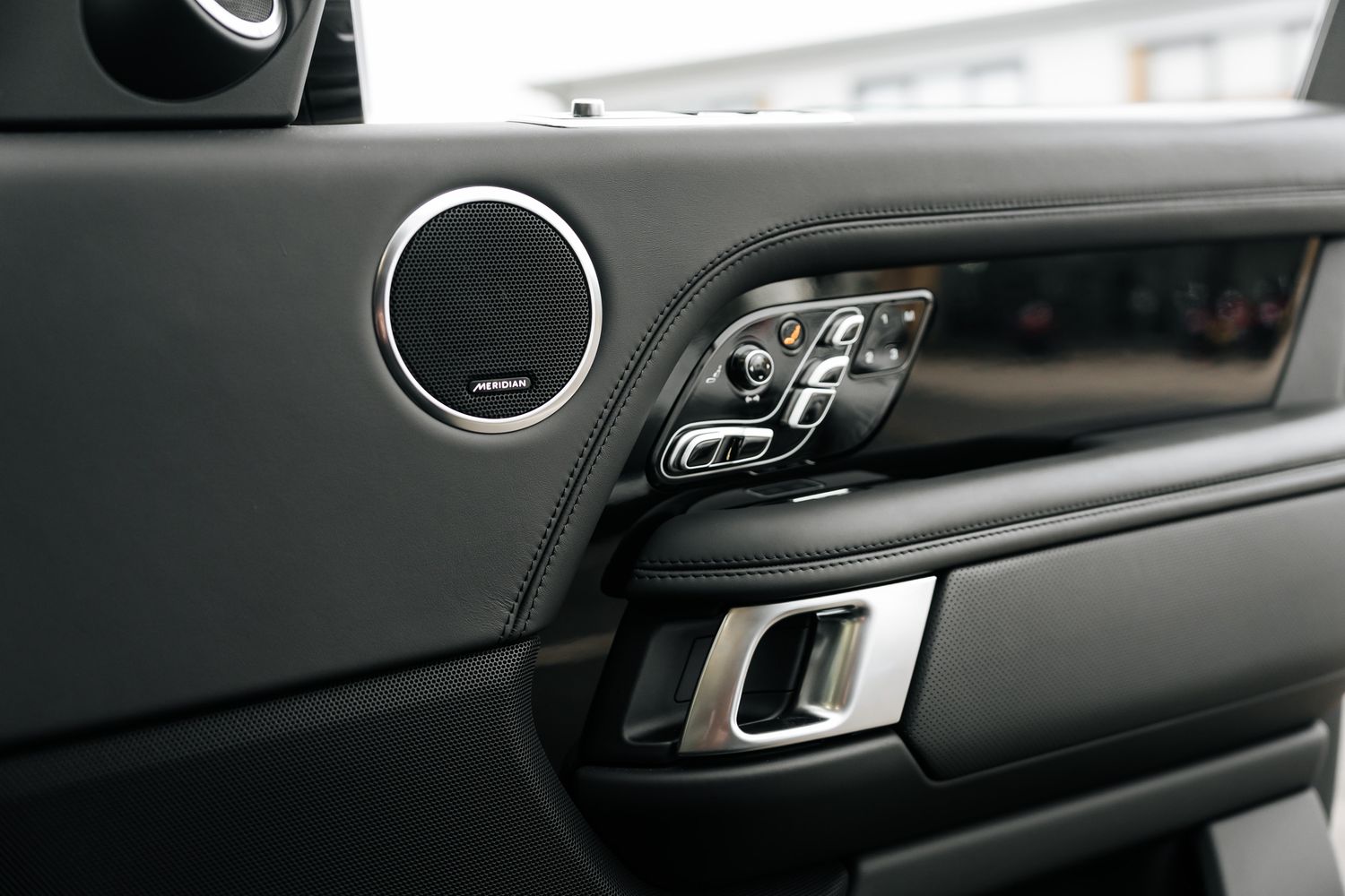Land Rover Range Rover SVAutobiography Range Rover SV Autobiography Dynamic Black Auto