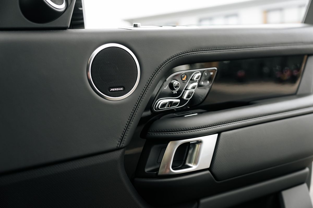 Land Rover Range Rover SVAutobiography Range Rover SV Autobiography Dynamic Black Auto