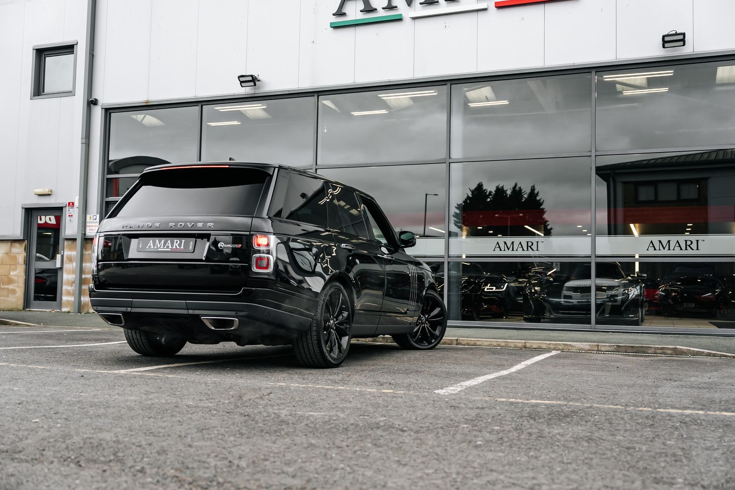 Land Rover Range Rover SVAutobiography Range Rover SV Autobiography Dynamic Black Auto