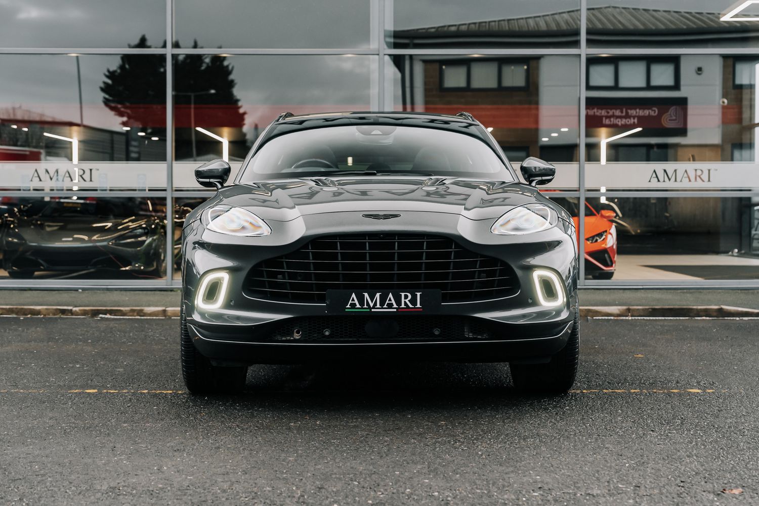 Aston Martin DBX V8