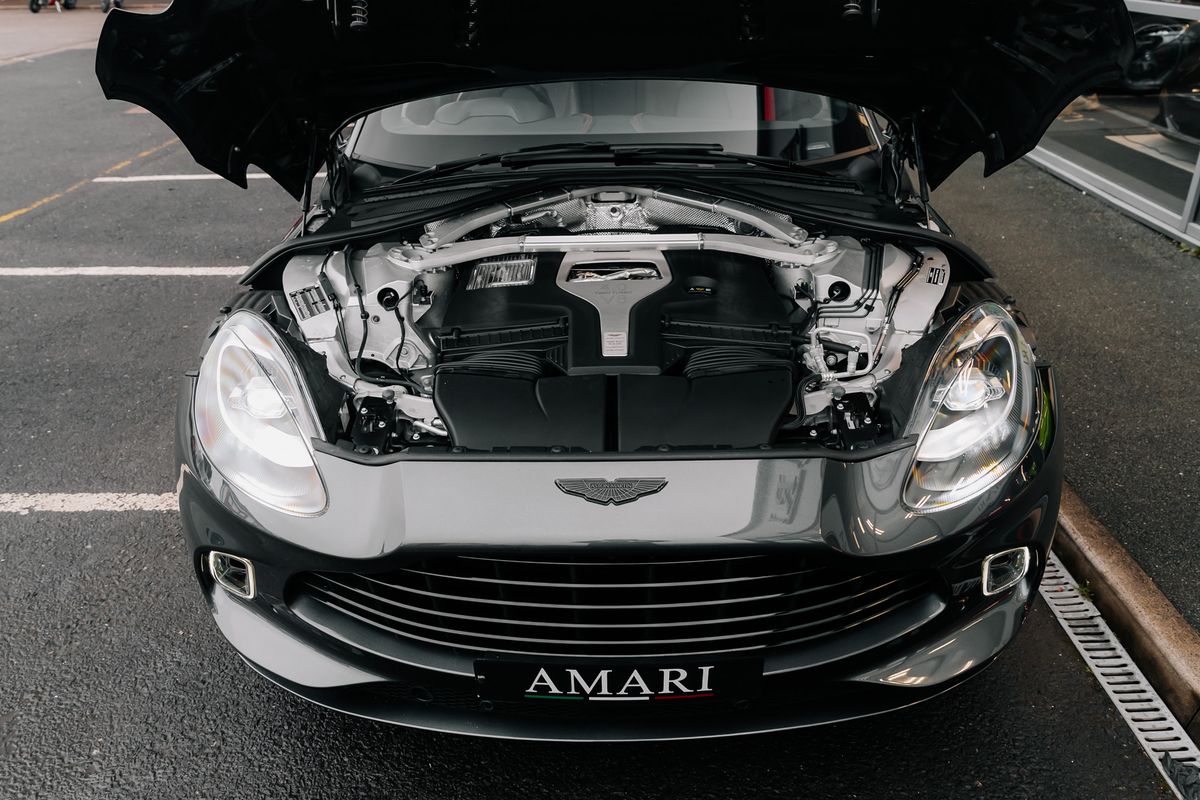 Aston Martin DBX V8