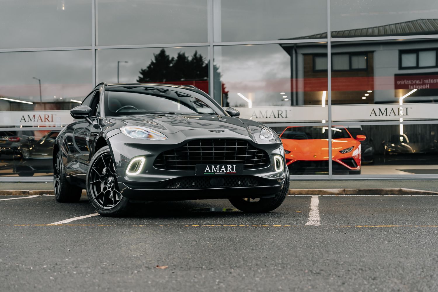 Aston Martin DBX V8