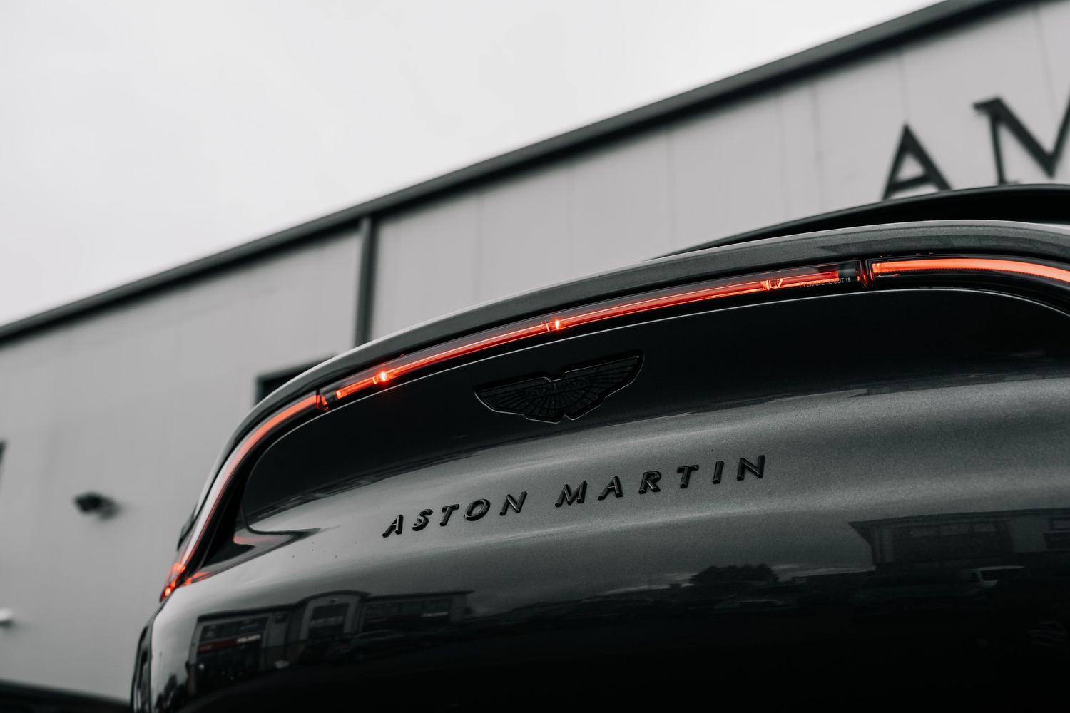 Aston Martin DBX V8