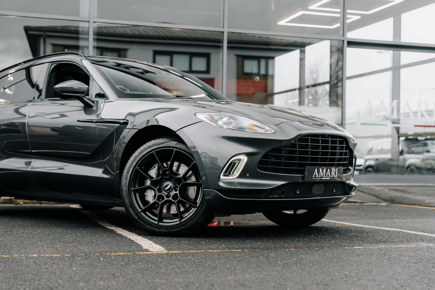 Aston Martin DBX V8