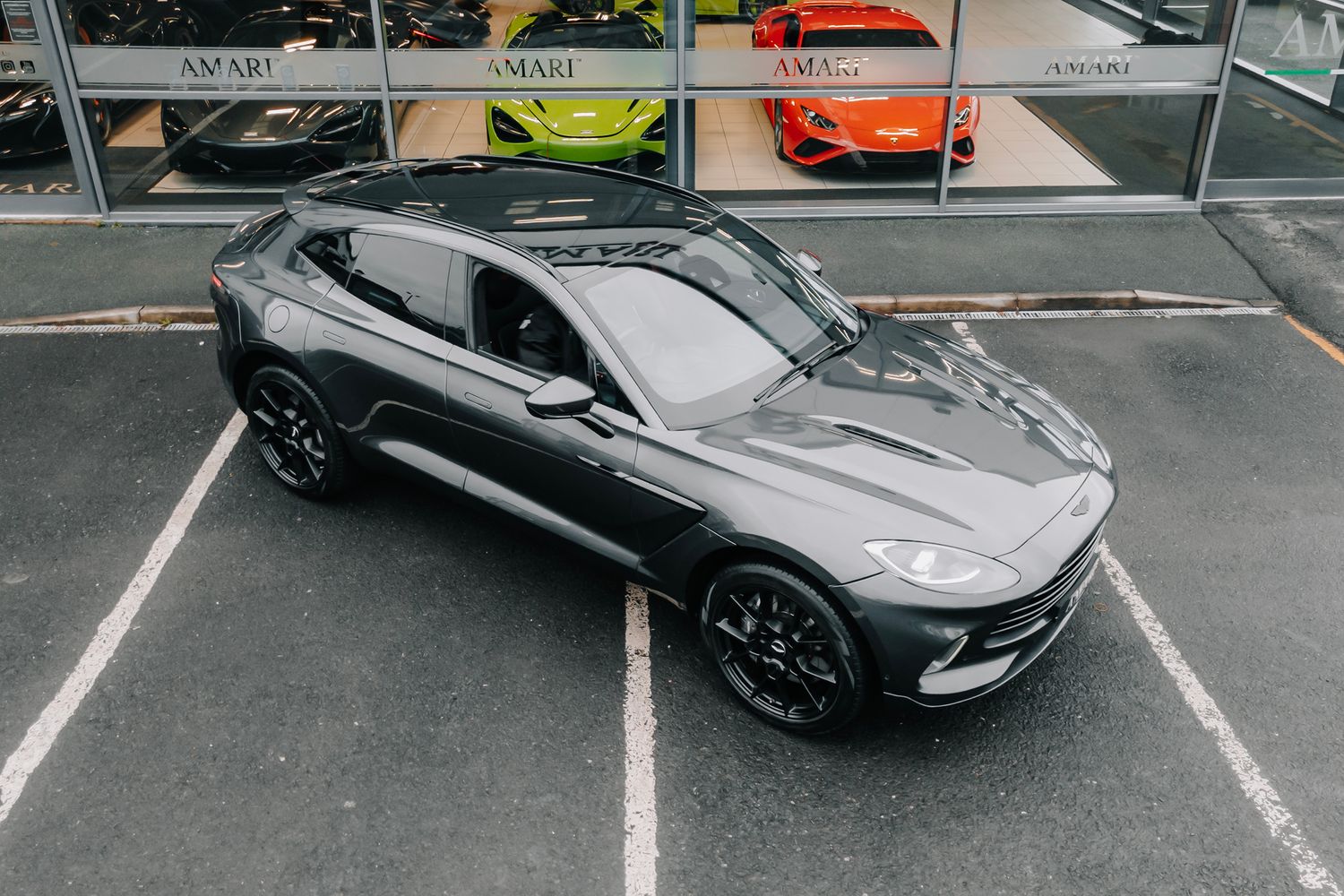 Aston Martin DBX V8