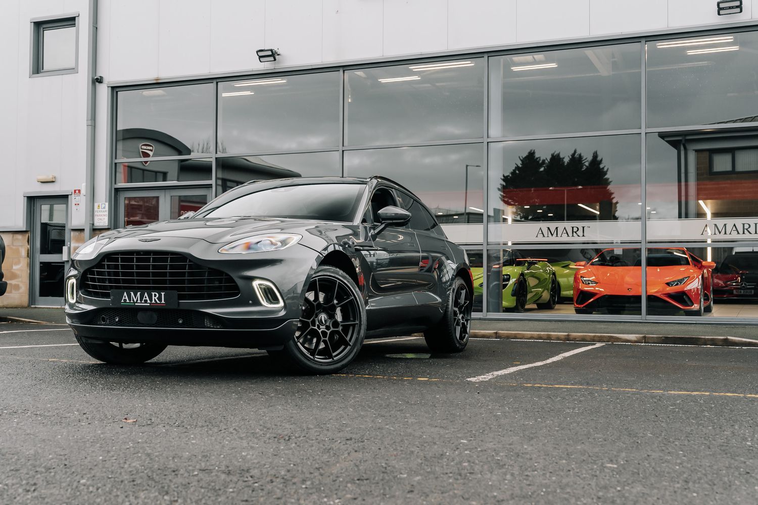 Aston Martin DBX V8