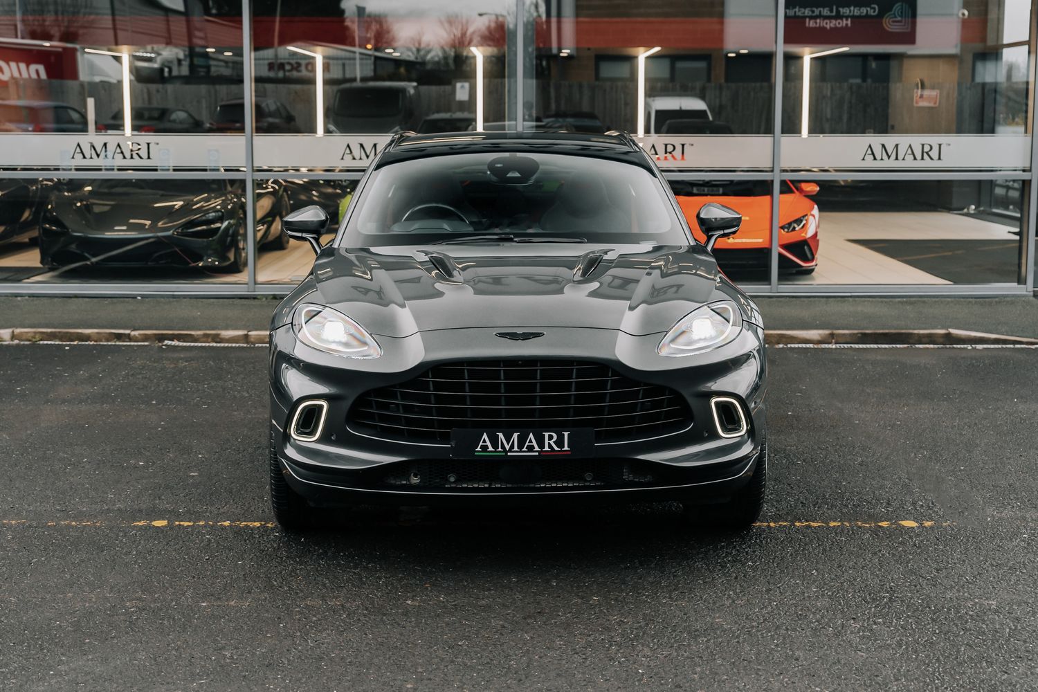 Aston Martin DBX V8