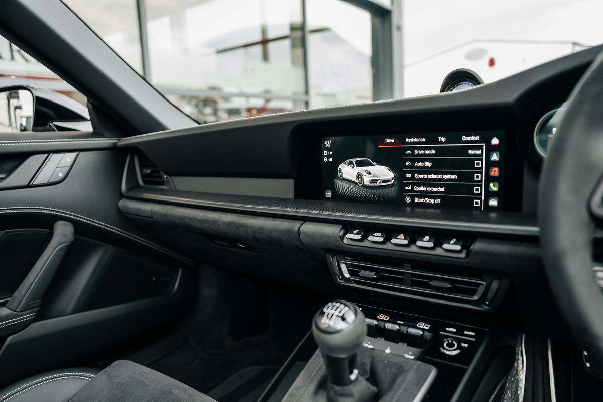 Porsche 911 992 Targa 4 GTS Manual
