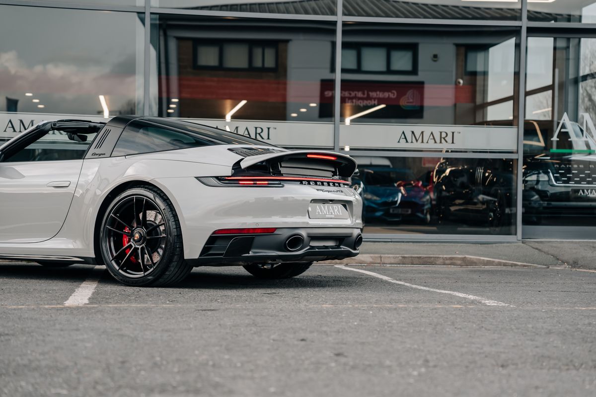 Porsche 911 992 Targa 4 GTS Manual