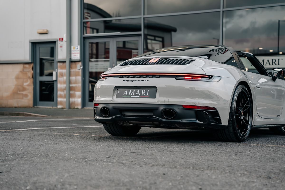 Porsche 911 992 Targa 4 GTS Manual
