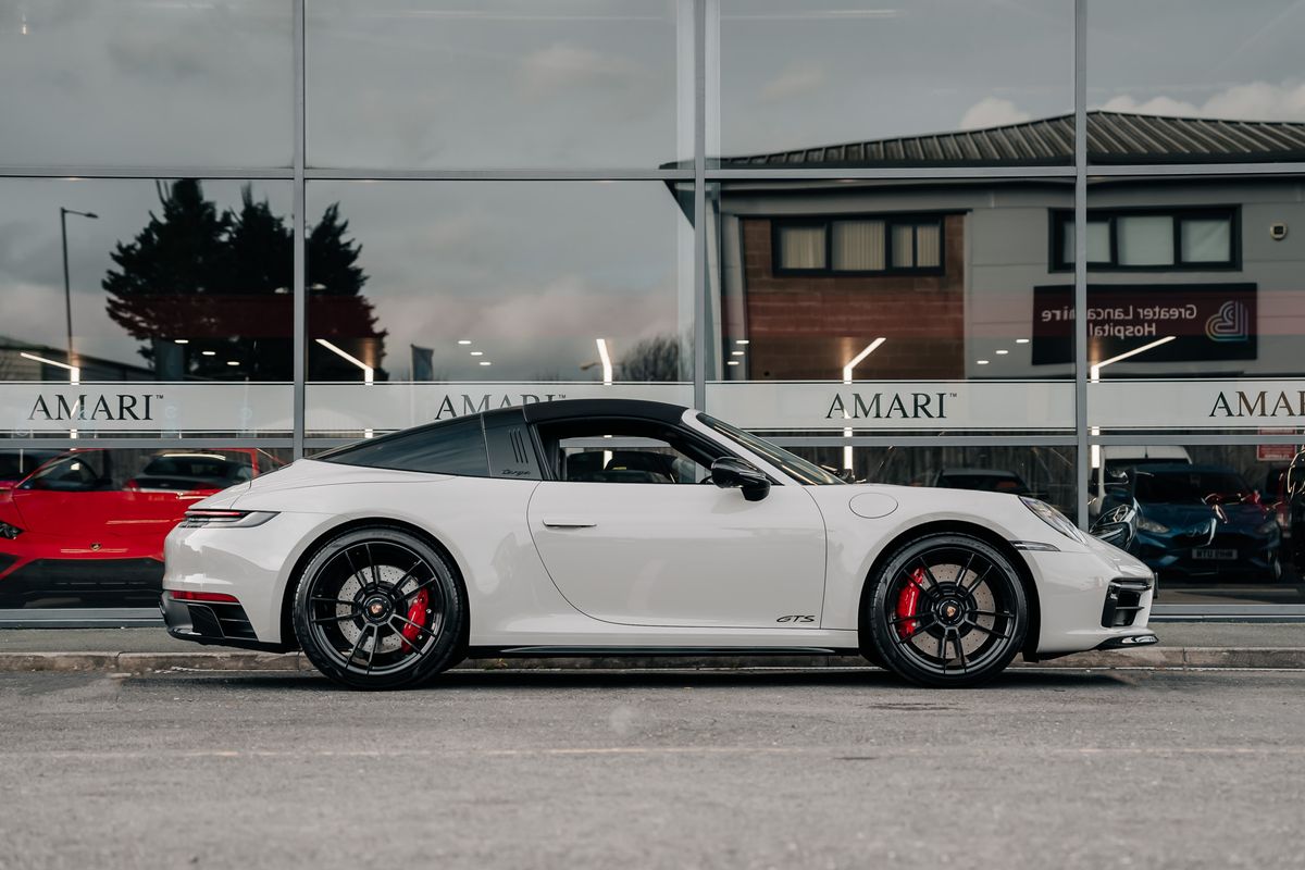 Porsche 911 992 Targa 4 GTS Manual