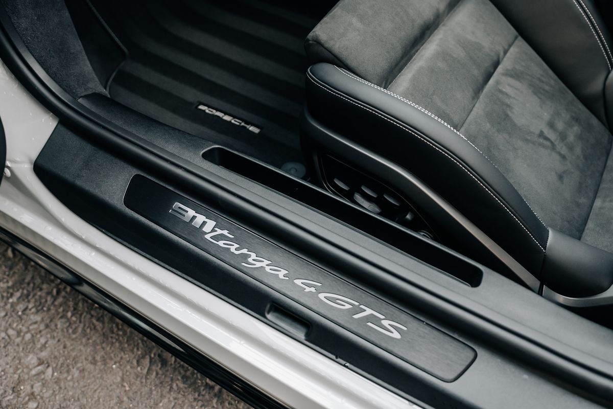 Porsche 911 992 Targa 4 GTS Manual