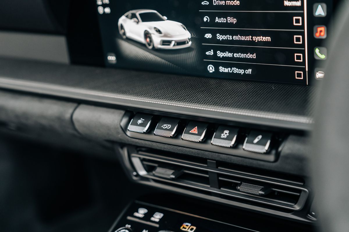 Porsche 911 992 Targa 4 GTS Manual