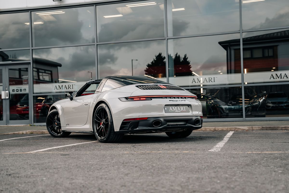 Porsche 911 992 Targa 4 GTS Manual