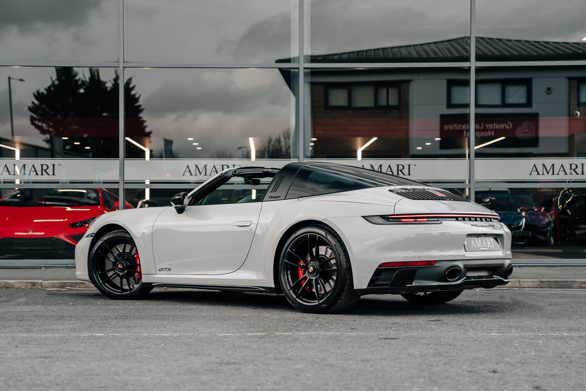 Porsche 911 992 Targa 4 GTS Manual
