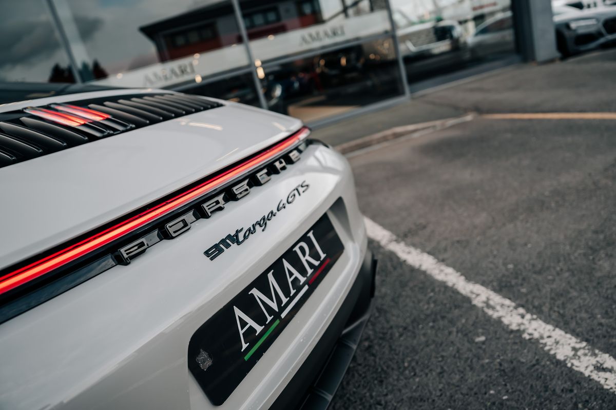 Porsche 911 992 Targa 4 GTS Manual