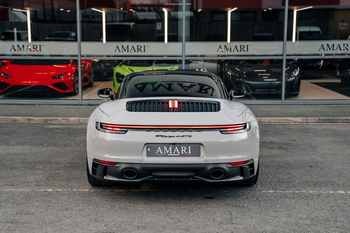 Porsche 911 992 Targa 4 GTS Manual