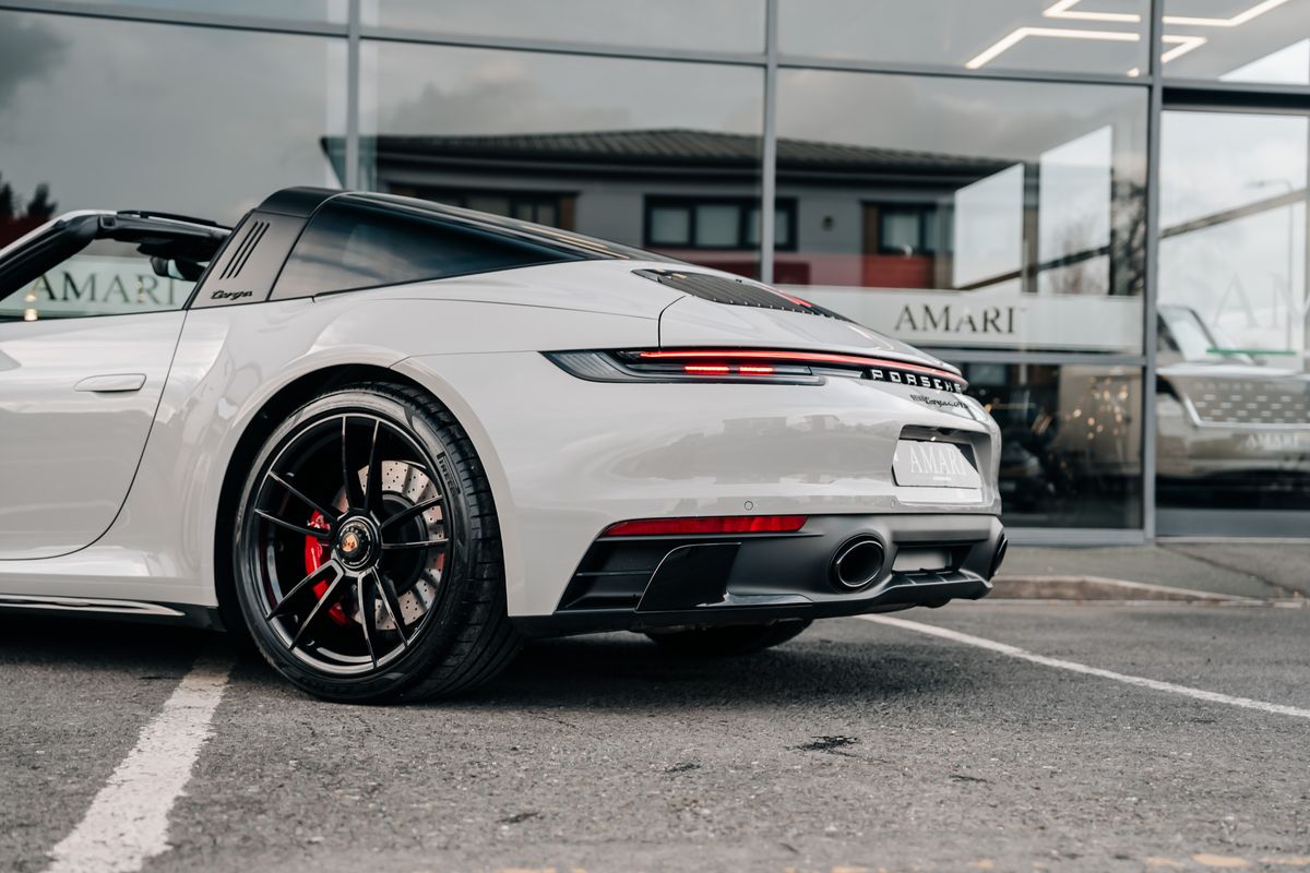 Porsche 911 992 Targa 4 GTS Manual