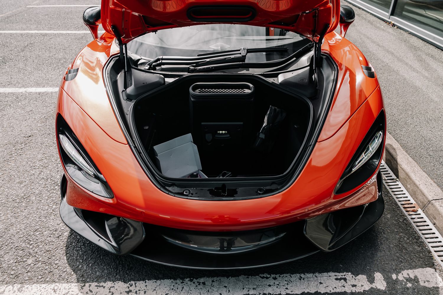 McLaren 765LT V8