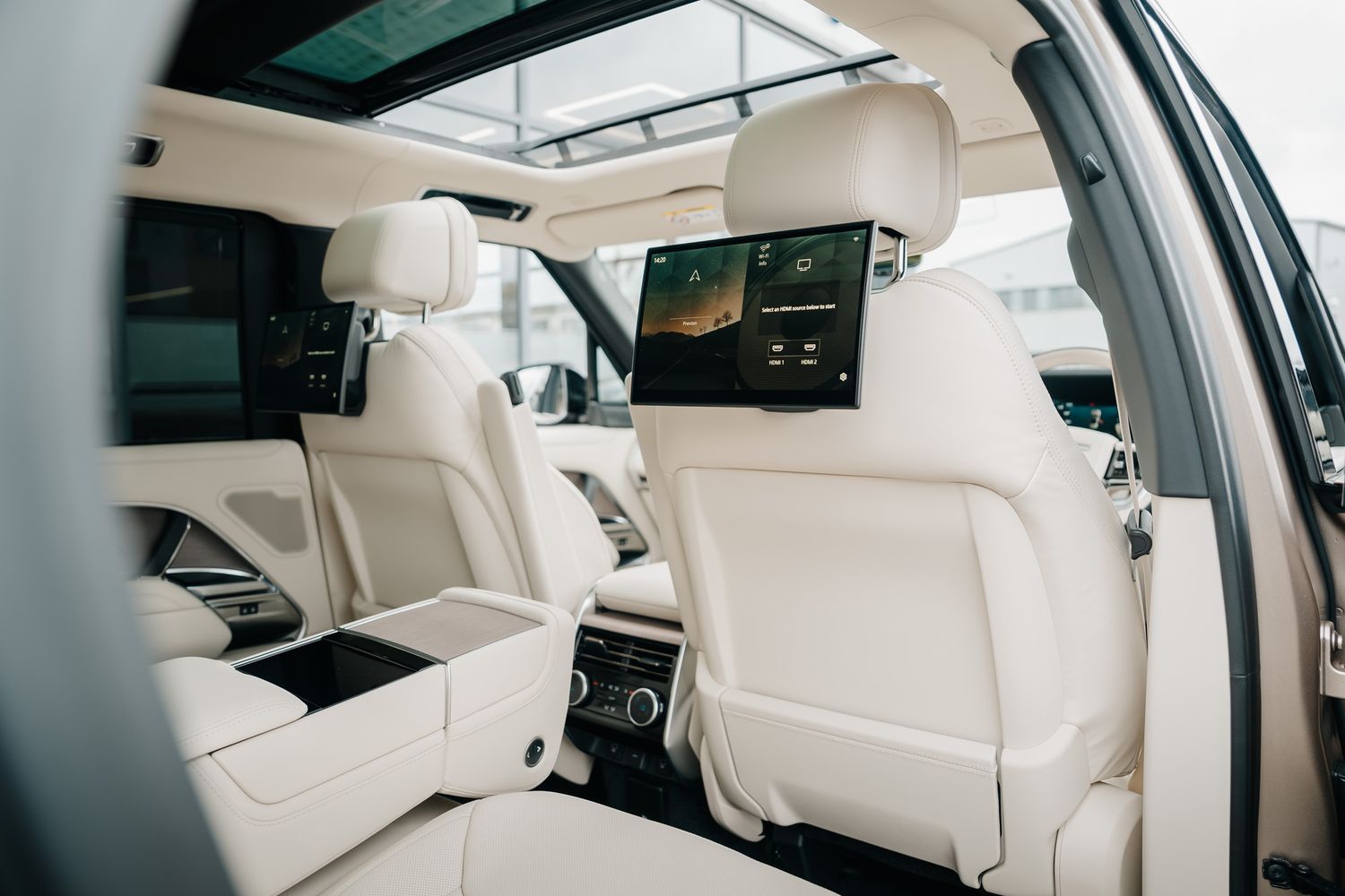Land Rover Range Rover First Edition Autobiography D MHEV Auto