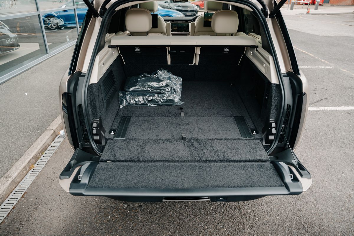 Land Rover Range Rover First Edition Autobiography D MHEV Auto