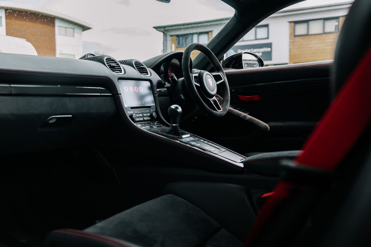 Porsche 718 Cayman GT4