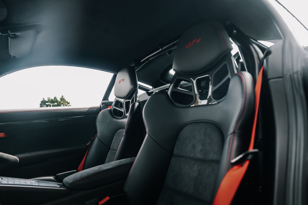 Porsche 718 Cayman GT4