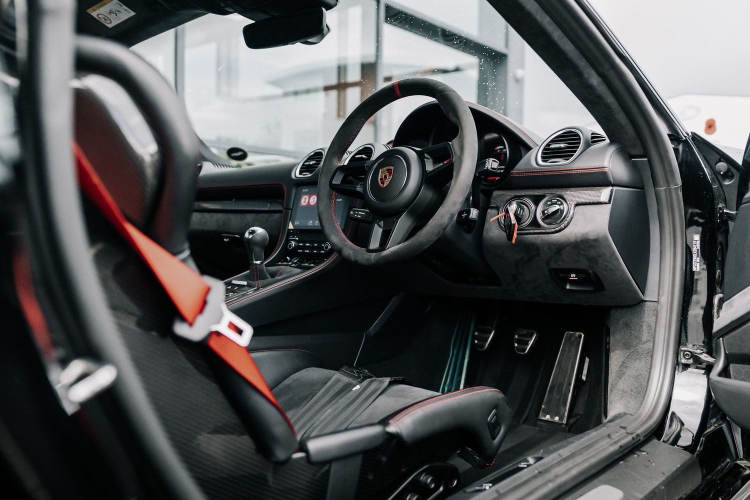 Porsche 718 Cayman GT4