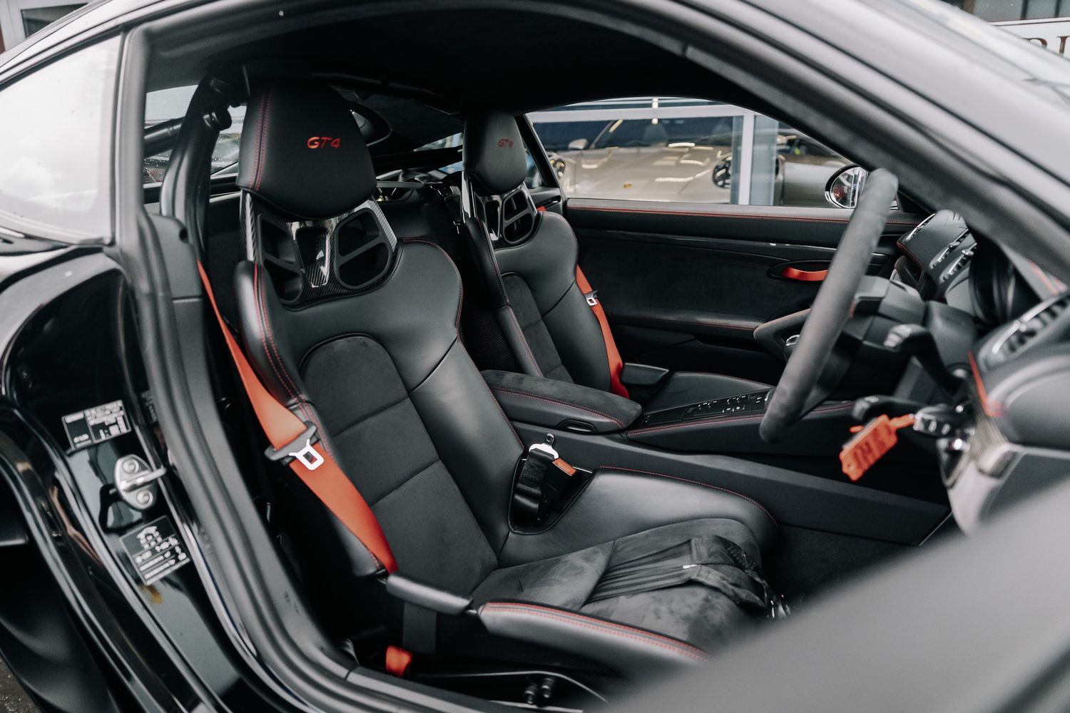Porsche 718 Cayman GT4