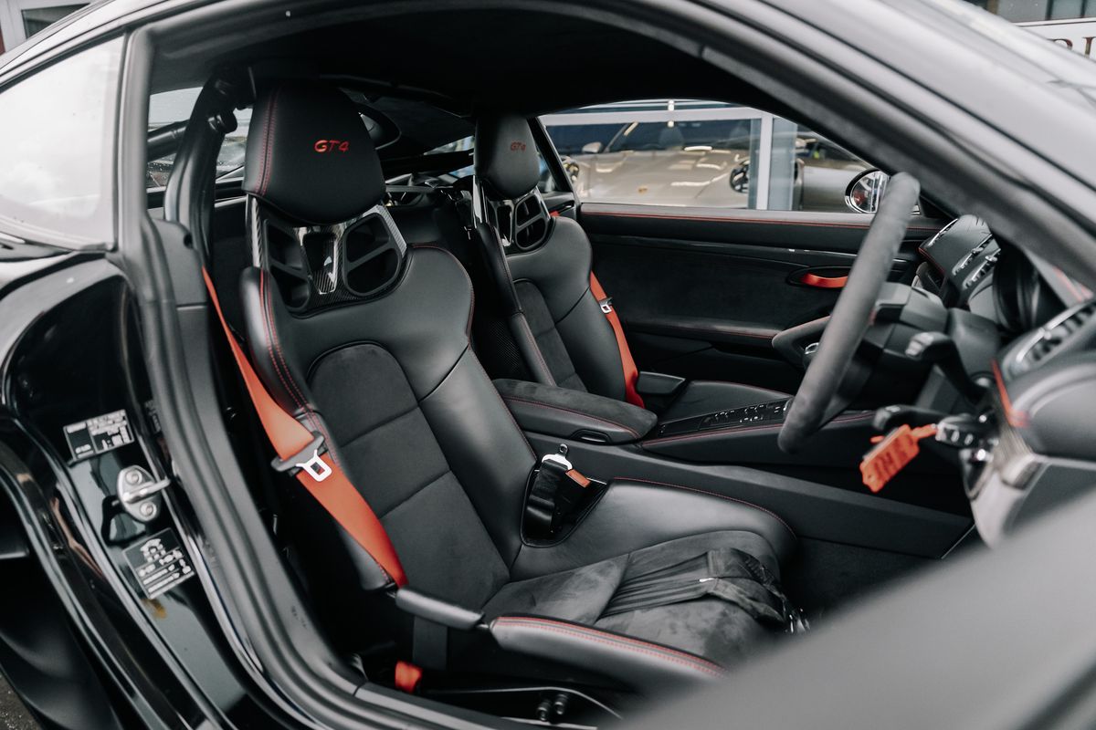 Porsche 718 Cayman GT4
