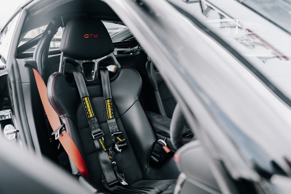 Porsche 718 Cayman GT4