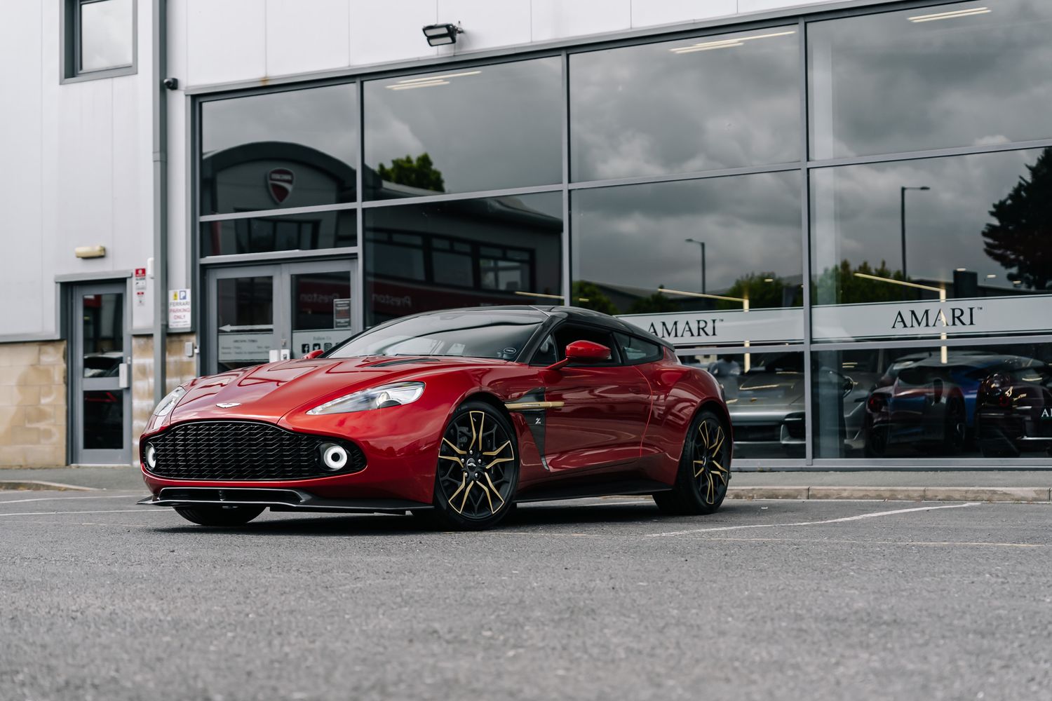 Aston Martin Vanquish Zagato Shooting Brake V12