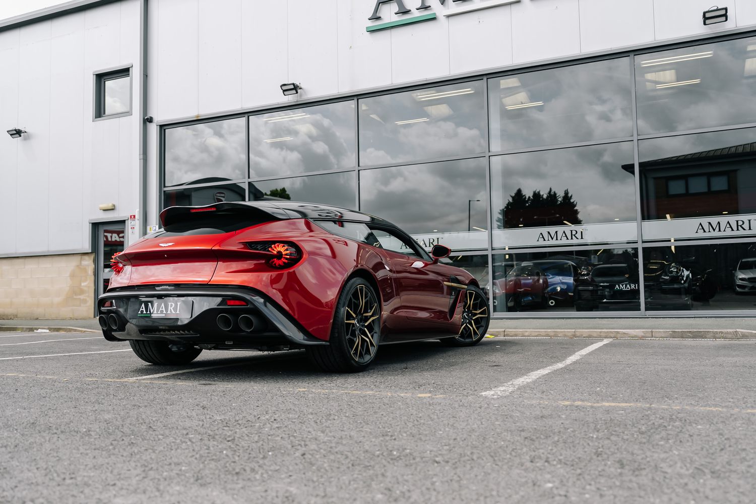 Aston Martin Vanquish Zagato Shooting Brake V12
