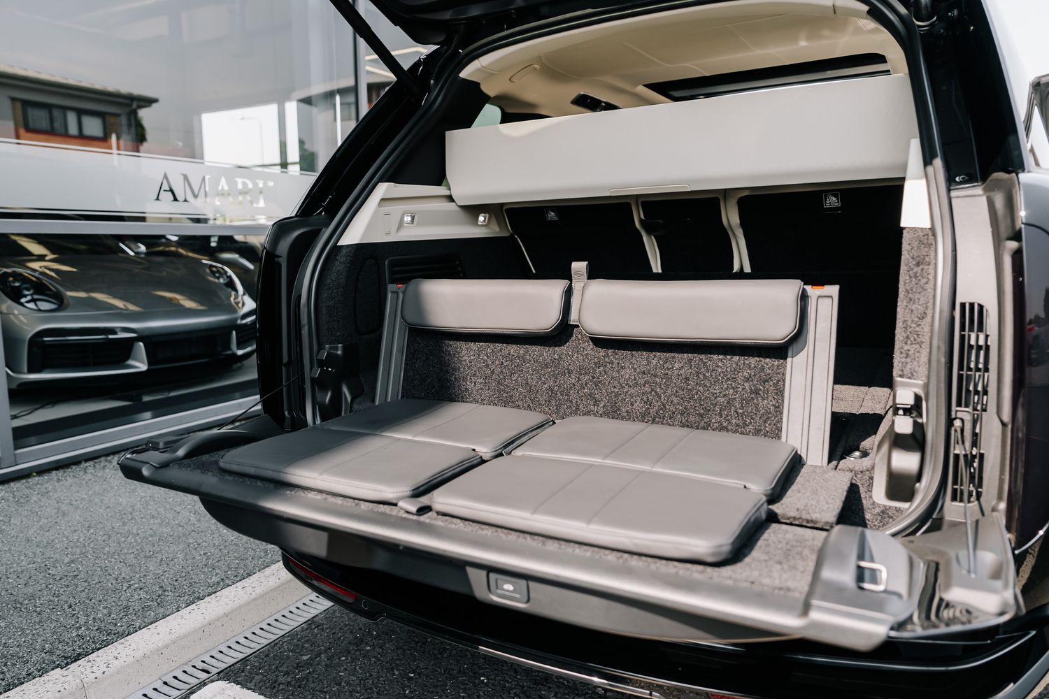 Land Rover Range Rover First Edition PHEV