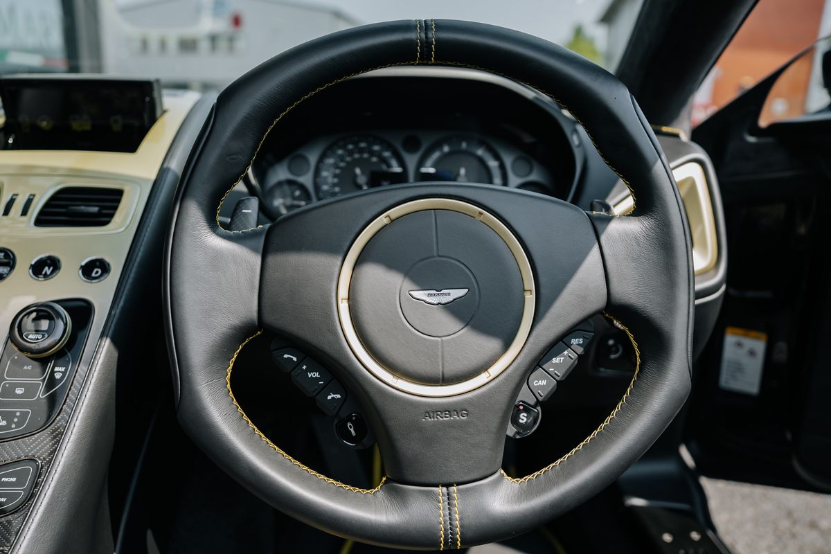 Aston Martin Vanquish Zagato Volante